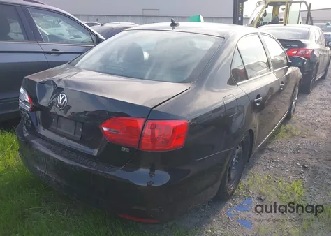 2014 Volkswagen Jetta 1.8T Se z USA, uszkodzony, nr VIN 3VWD17AJ5EM419168
